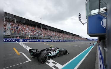 epa12930518 Mercedes driver Andrea Kimi Antonelli of Italy crosses the finish line first to win the Formula 1 Miami Grand Prix at the Miami International Autodrome in Miami Gardens, Florida, USA, 03 May 2026.  EPA/Rebecca Blackwell / POOL