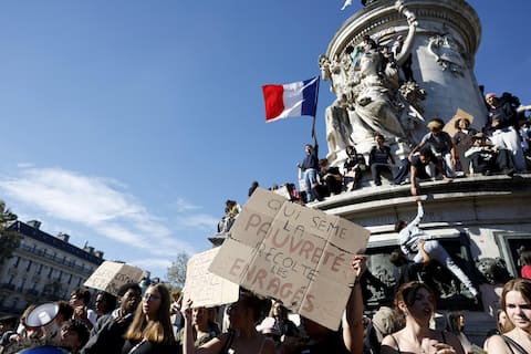 epa13285053 High school students and members of education unions gather during a national day of protests over school conditions at Place de la Republique in Paris, France, 06 October 2026. A wave of protests sweeps across France against severe teacher shortages, overcrowded classrooms, a lack of resources, and poor learning conditions ahead of upcoming national budget decisions.  EPA/MOHAMMED BADRA