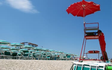 Assistenti bagnanti in spiaggia