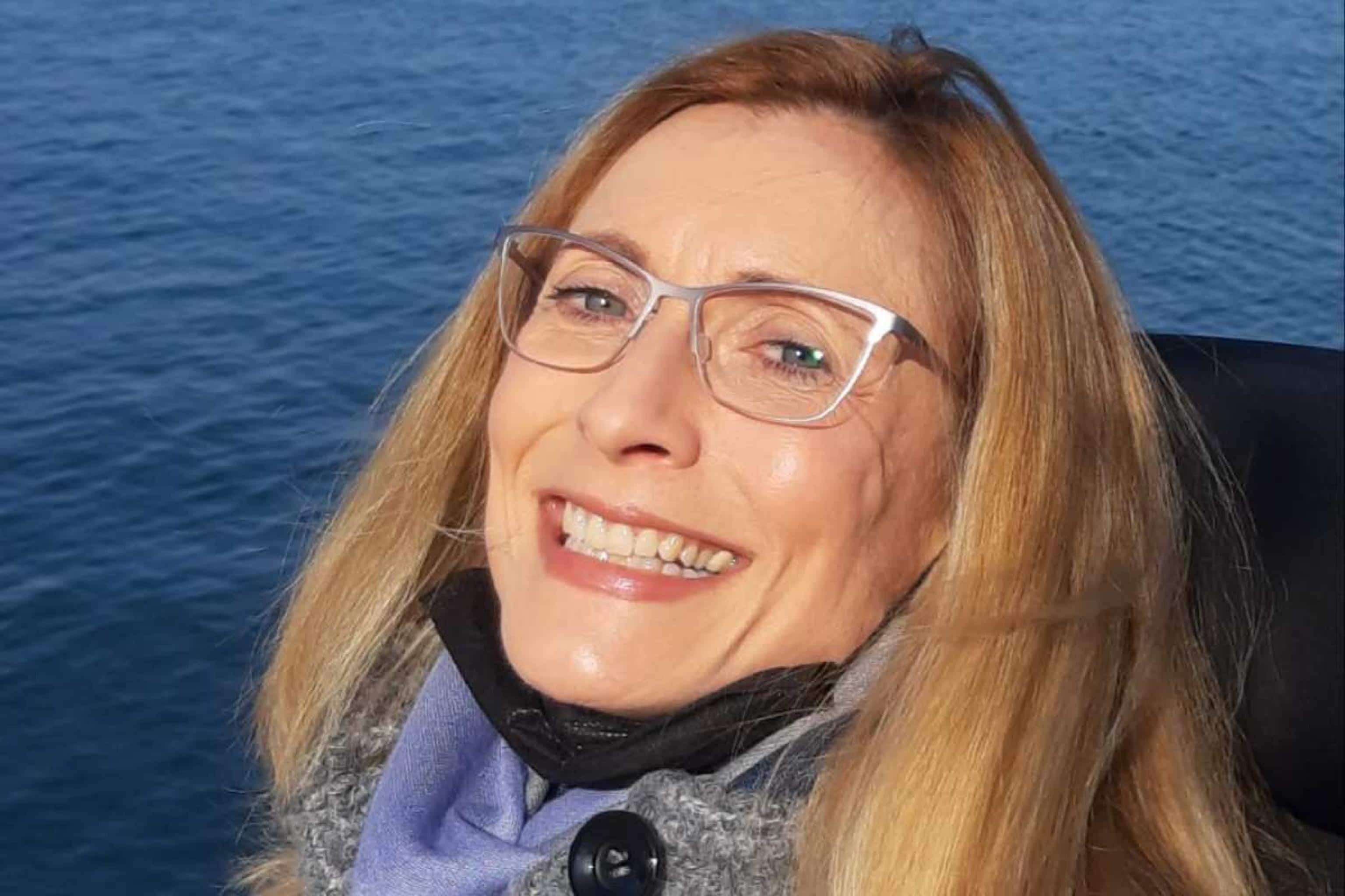 Una foto di Martina Oppelli, la donna di 49 anni, triestina, affetta da venti anni da sclerosi multipla, 01 luglio 2025.   ANSA/US Associazione Luca Coscioni 
++ANSA - FOTO DA UTILIZZARE SOLTANTO OGGI PER ILLUSTRARE LA NOTIZIA DEL TITOLO. LA FOTO NON PUO' ESSERE VENDUTA, NE' ARCHIVIATA, NE' UTILIZZATA PER ALTRE NOTIZIE+++