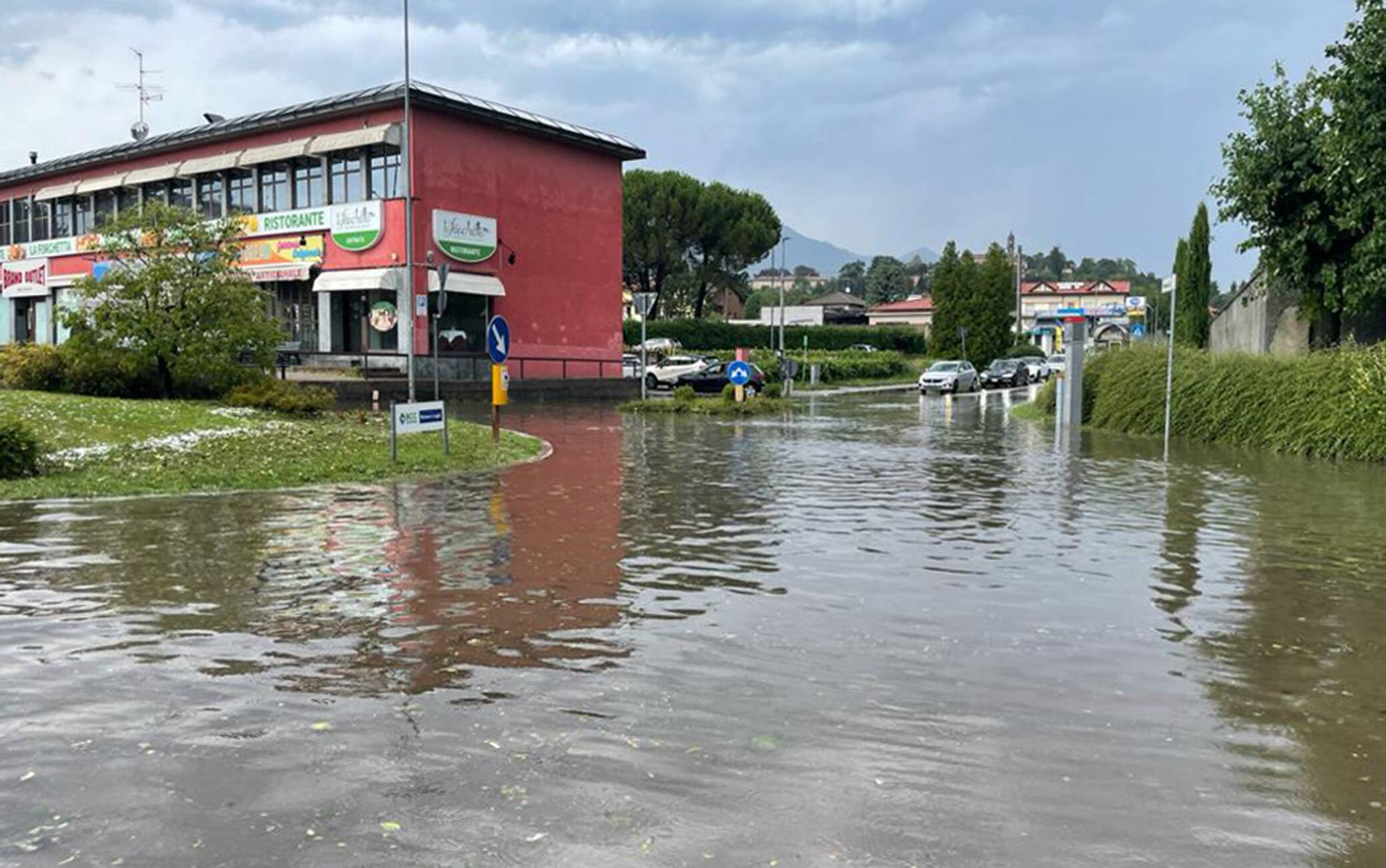 25-07-2021 ALZATE BRIANZA COMO MALTEMPO A CAUSA DELLE FORTI PRECIPITAZIONI LA STATALE 342 COMO - BERGAMO COMPLETAMENTE ALLAGATAANSA/FABRIZIO CUSA
