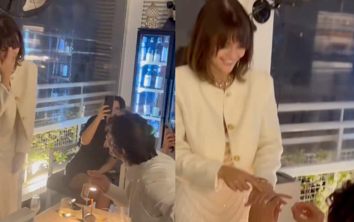 Pierdavide Carone e Martina Attili durante la proposta di matrimonio