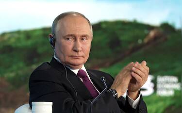 epa11586121 Russian President Vladimir Putin attends a plenary session of the 2024 Eastern Economic Forum (EEF) at the Far Eastern Federal University in Vladivostok, Russia, 05 September 2024.  EPA/VYACHESLAV PROKOFYEV/SPUTNIK/KREMLIN POOL MANDATORY CREDIT