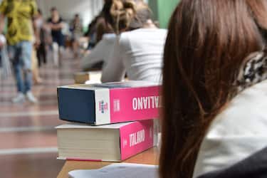 Prima prova di maturita' all'Istituto Agnesi di Via Tabacchi
