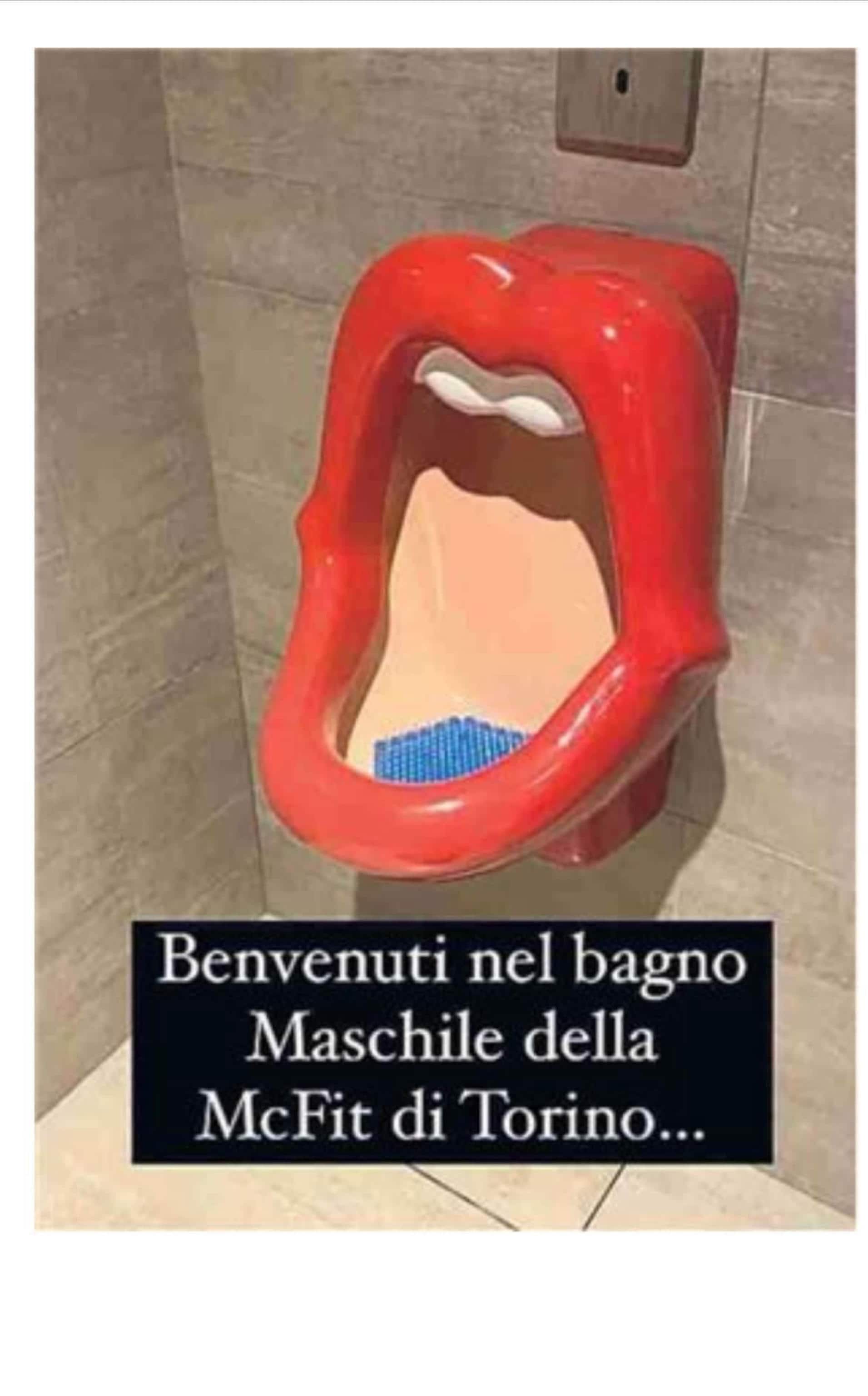 E' polemica per gli orinatoi a forma di bocca di donna nella palestra McFit di corso Orbassano a Torino,  25 agosto 2023.
FACEBOOK/ SILVIO VIALE
+++ATTENZIONE LA FOTO NON PUO' ESSERE PUBBLICATA O RIPRODOTTA SENZA L'AUTORIZZAZIONE DELLA FONTE DI ORIGINE CUI SI RINVIA+++ NPK +++