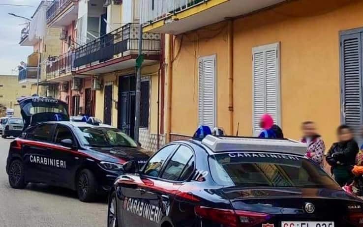 Bambina precipita da secondo piano di un palazzo a Caivano