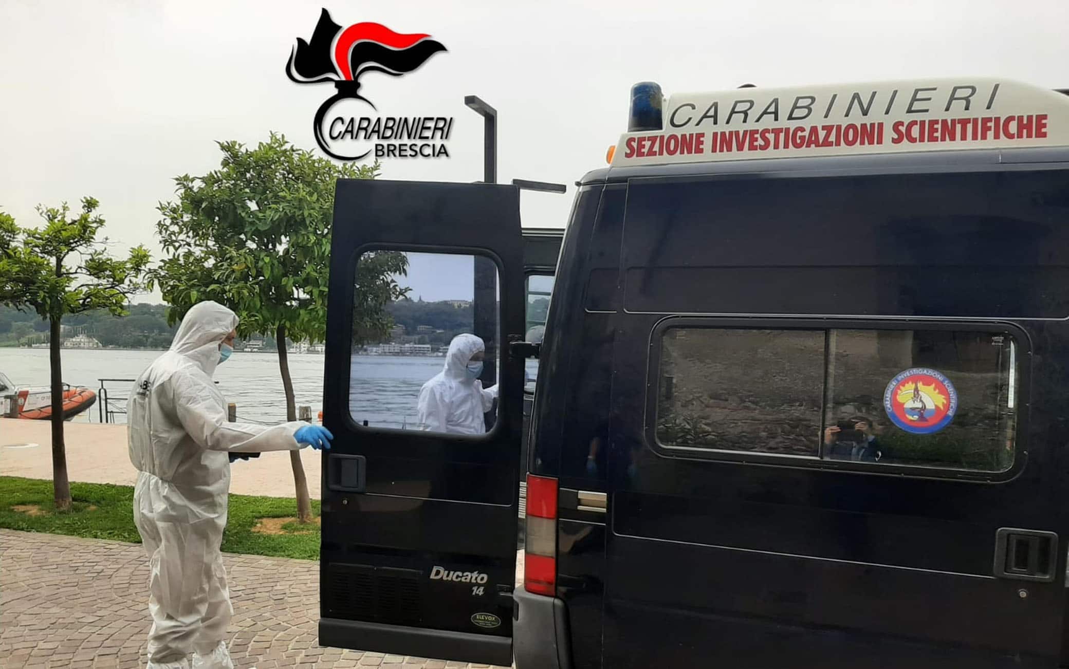 Il punto in cui è stato trovato il cadavere di un uomo su una barca che aveva danni da urto, tra Saló e San Felice del Benaco, sulla sponda bresciana del Lago di Garda, 20 giugno 2021. Sul posto sono intervenuti anche i carabinieri del Nucleo investigativo di Brescia oltre alla Guardia Costiera.ANSA/ UFFICIO STAMPA ++HO - NO SALES EDITORIAL USE ONLY++