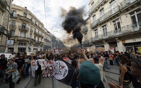 epa13284858 High school students and members of education unions march during a national day of protest against education conditions in Montpellier, southern France, 06 October 2026. The demonstration comes amid a nationwide wave of protests across France against severe teacher shortages, overcrowded classrooms, a lack of resources, and poor learning conditions ahead of upcoming national budget decisions.  EPA/GUILLAUME HORCAJUELO