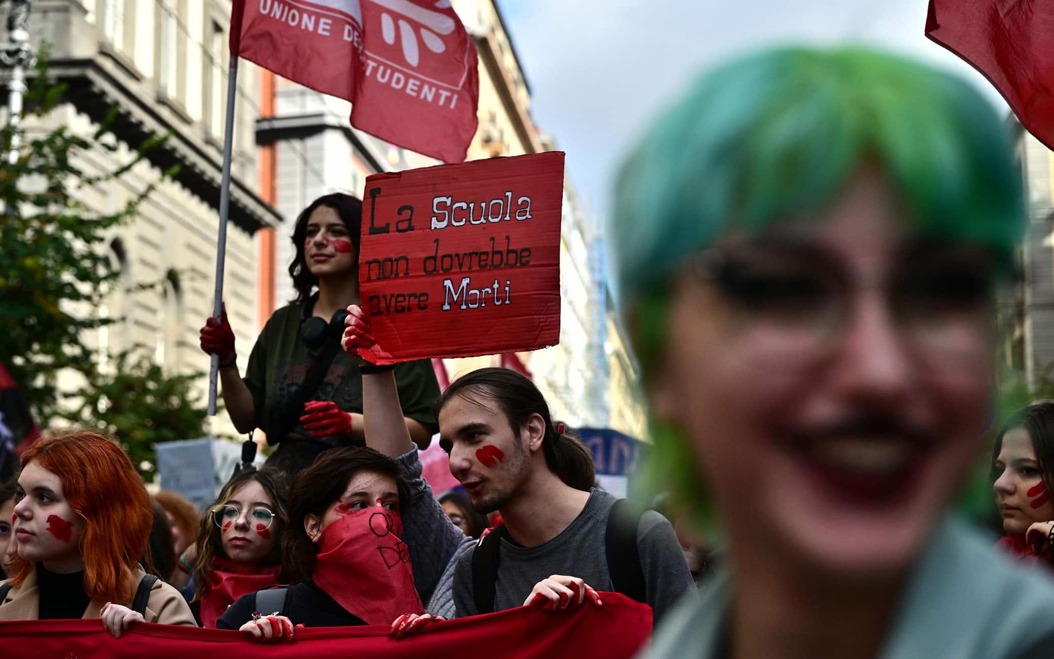 Manifestazione studentesca 'No Meloni day' a Napoli, 18 novembre 2022.ANSA/ CIRO FUSCO