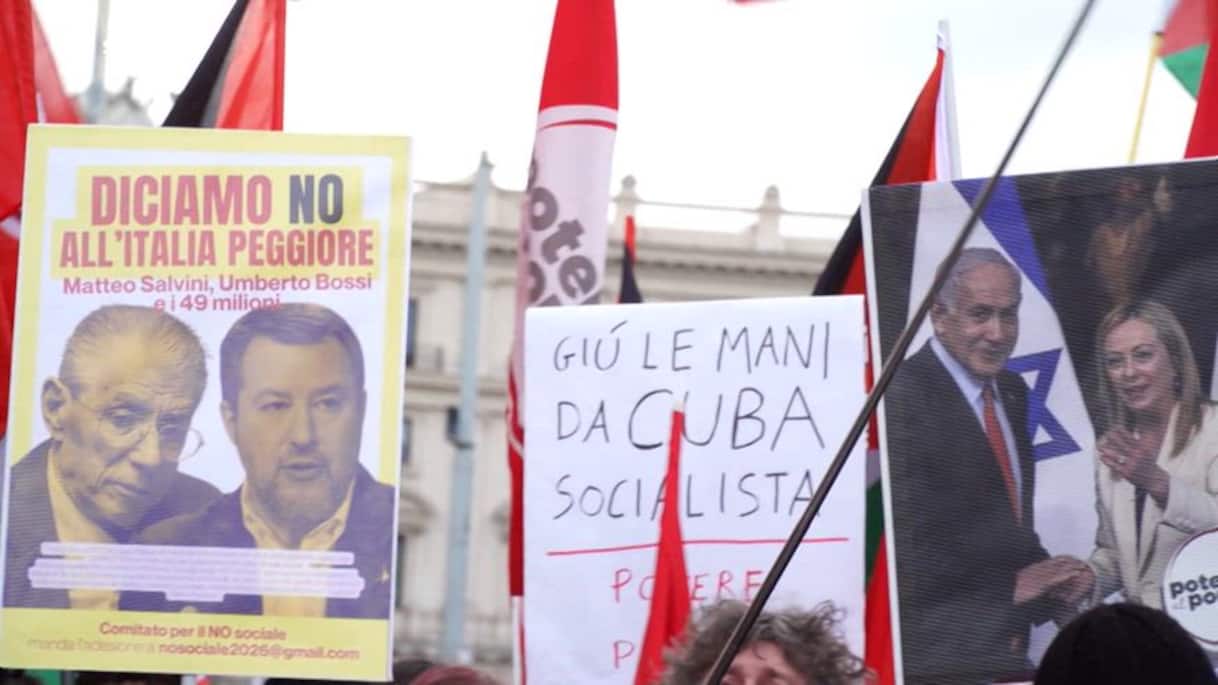 Brucia foto di Meloni e Nordio al Corteo per il No al referendumo a Roma