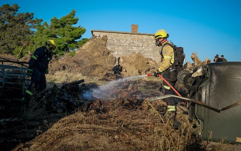 IPA87105131 - (260730) -- CRETE, July 30, 2026 (Xinhua) -- Firefighters take part in firefighting operations in Rethymno on the island of Crete, Greece, July 29, 2026. Two firefighters lost their lives while battling a fast-moving wildfire in Rethymno on the Greek island of Crete on Wednesday, as gale-force winds fueled the blaze across a front stretching more than 15 kilometers. (Photo by Rapanis Spiros/Xinhua) - Rapanis Spiros - //CHINENOUVELLE_XxjpbeE000031_20260730_PEPFN0A001/Credit:CHINE NOUVELLE/SIPA/2607300729