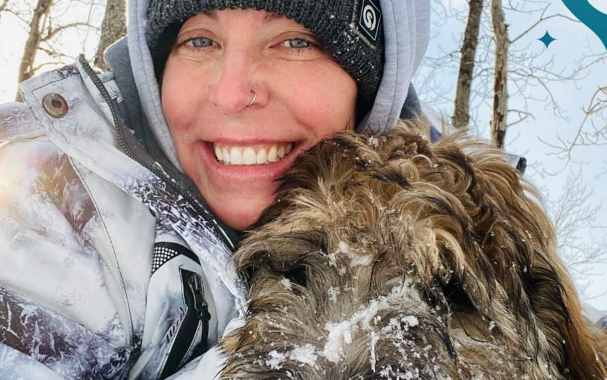Si tuffa nel fiume per salvare il suo cane, la storia di Amanda e Groot ...