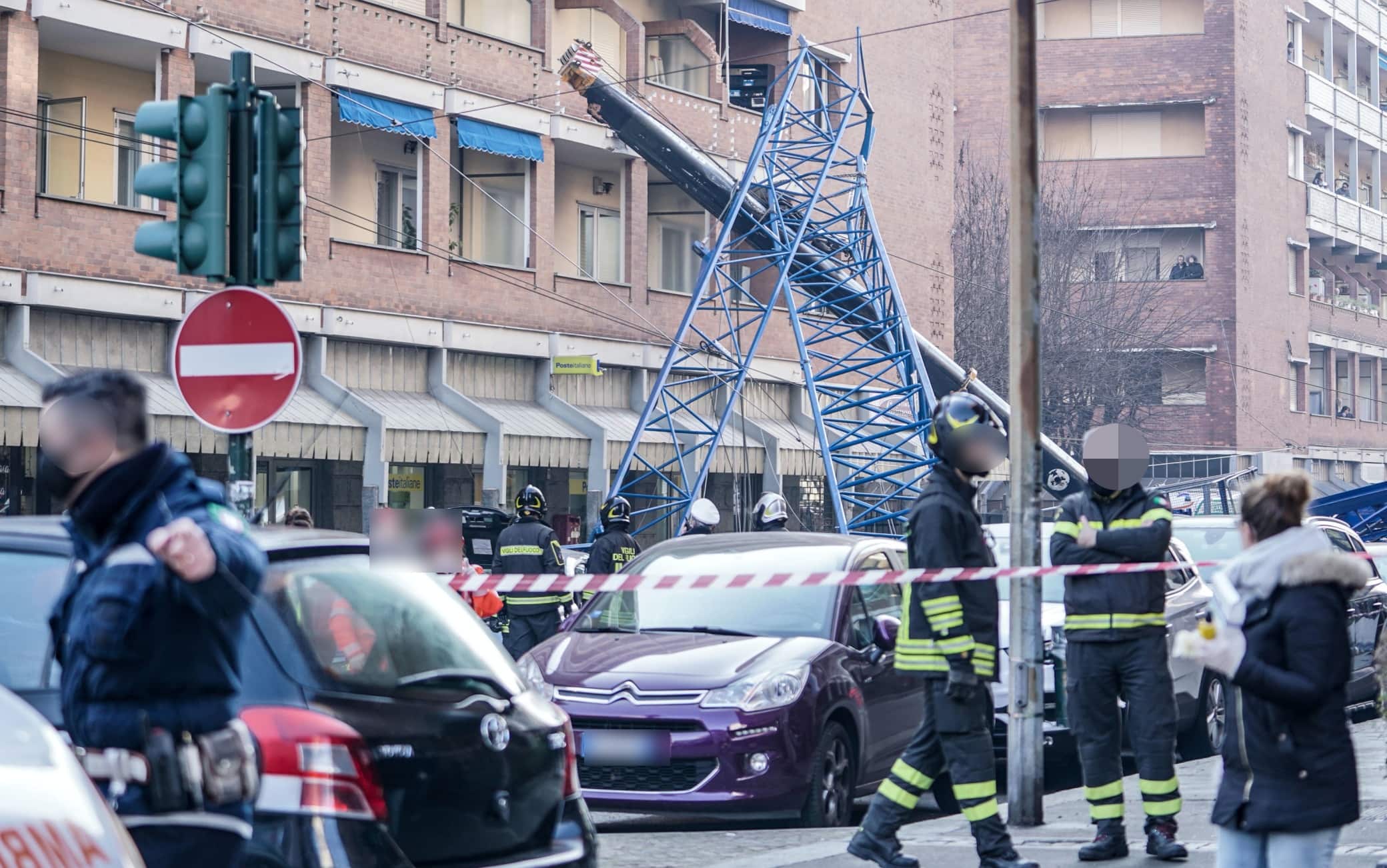 La gru crollata a Torino