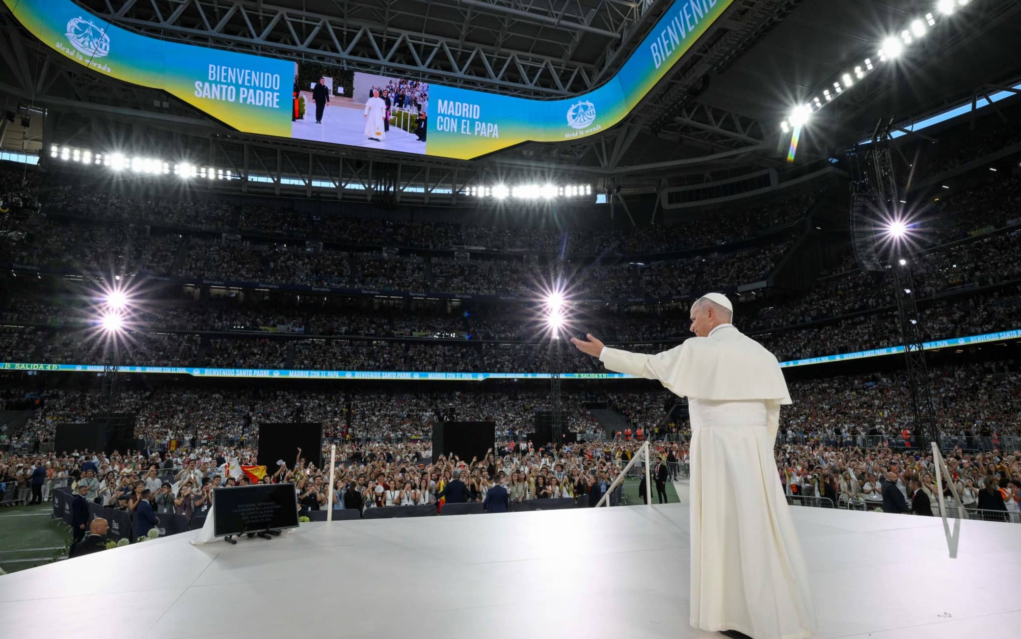 L'incontro con la Comunita' diocesana di Papa Leone XIV nello Stadio Santiago Bernabeu, Madrid, 8 giugno 2026 ANSA / Vatican media +++ UFFICIO STAMPA   +++ FOTO NON IN  VENDITA - DA USARE SOLO PER FINI GIORNALISTICI  +++ NPK +++  ---- An handout picture provide by Vatican media press office shows the meeting with the Diocesan Community of Pope Leo XIV at the Santiago Bernabeu Stadium, Madrid, 8 June 2026 ANSA / Vatican media press office handout +++  ANSA PROVIDES ACCESS TO THIS HANDOUT PHOTO TO BE USED SOLELY TO  ILLUSTRATE NEWS REPORTING OR COMMENTARY ON THE FACTS OR EVENTS DEPICTED  IN THIS IMAGE - NO ARCHIVING - NO LICENSING - NPK +++