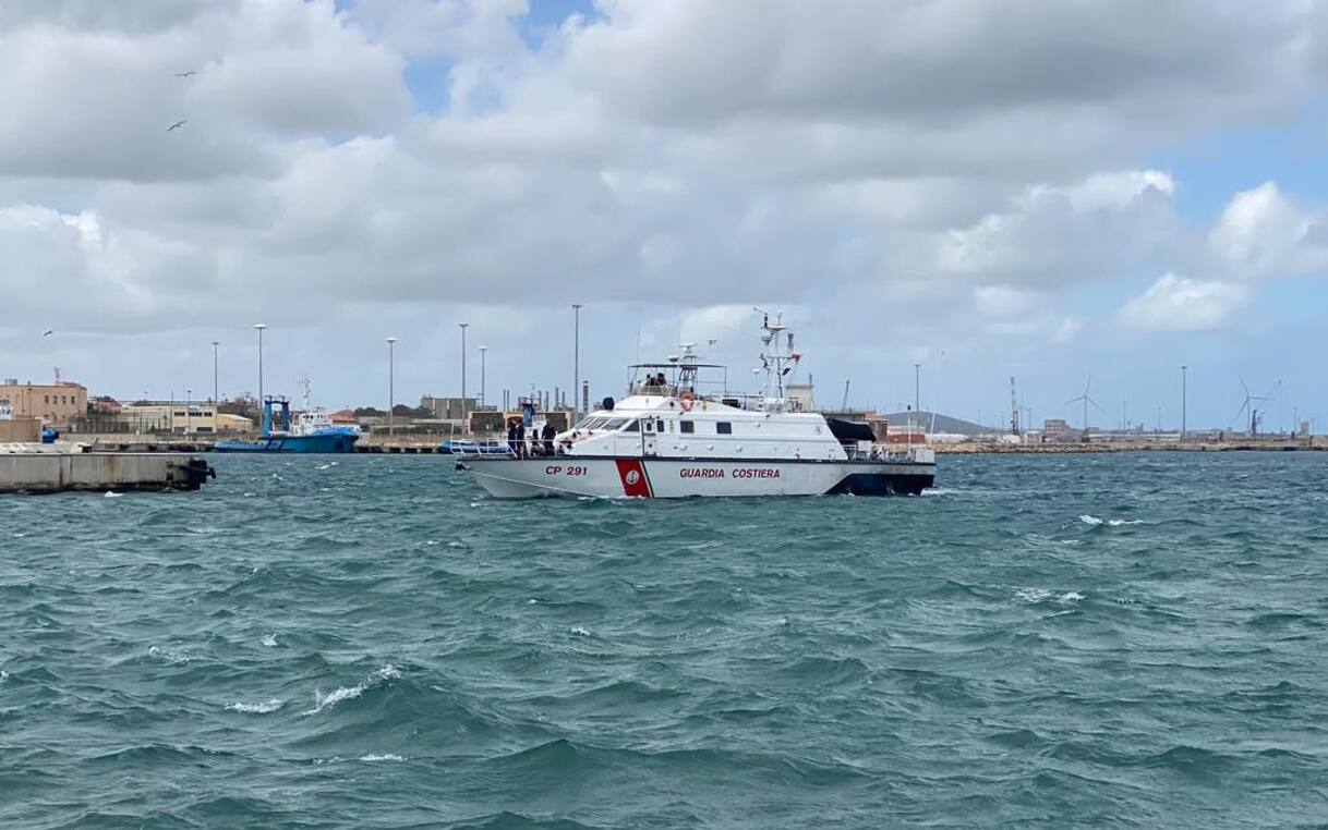 Barca affondata in Sardegna, trovato vivo uno dei due sub dispersi ...