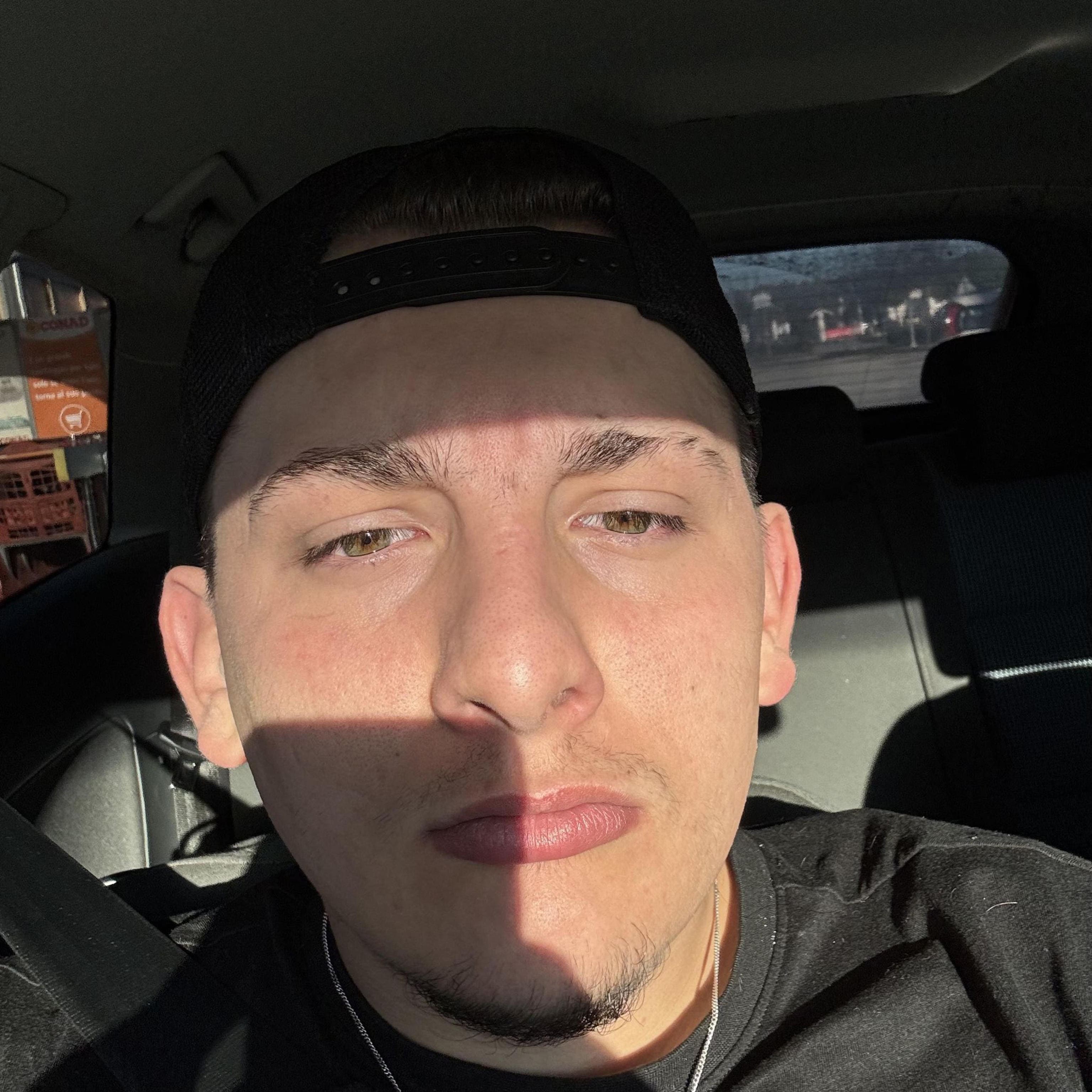 Una immagine di Alex Manna tratta dal suo profilo Facebook.
Sarebbe stata un no di Zoe Trinchero a spingere Alex Manna a uccidere la ragazza di 17 anni trovata morta a Nizza Monferrato. Secondo le prime ricostruzioni investigative, i due non avevano una relazione sentimentale e il giovane risulterebbe già legato a un'altra persona, circostanza che non gli avrebbe impedito di tentare un approccio anche con Zoe.
ANSA/FACEBOOK ALEX MANNA
+++ ATTENZIONE LA FOTO NON PUO' ESSERE PUBBLICATA O RIPRODOTTA SENZA L'AUTORIZZAZIONE DELLA FONTE DI ORIGINE CUI SI RINVIA+++ NPK +++