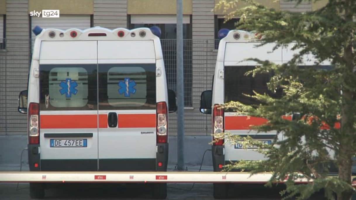 Catanzaro, mamma si lancia dal balcone con 3 figli