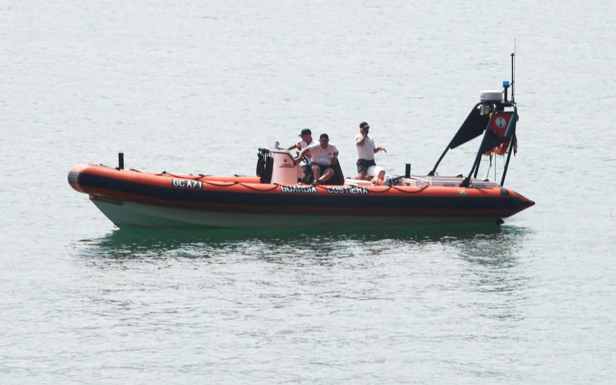 Sirmione, si tuffa nel Garda per salvare un bambino: disperso