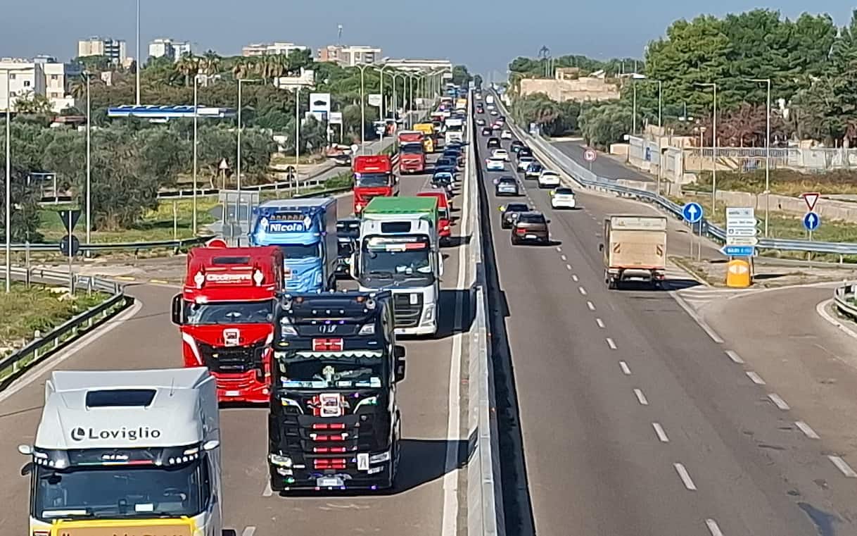 Protesta autotrasportatori, su A1 chiuso nodo con A30 Caserta-Salerno - Sky TG24