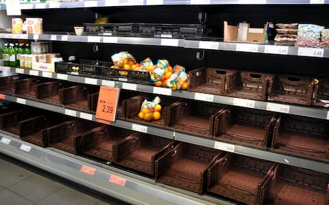 IPA89910063 - Palermo.Sciopero dei Tir, scaffali vuoti in un supermercato nel quartiere Zisa,esauriti frutta verdura e latticini.