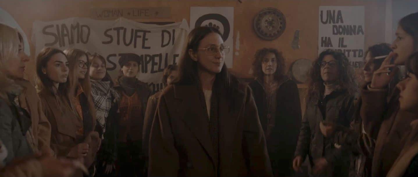 Erica Zambelli e Roberta Garzia in una scena del film.