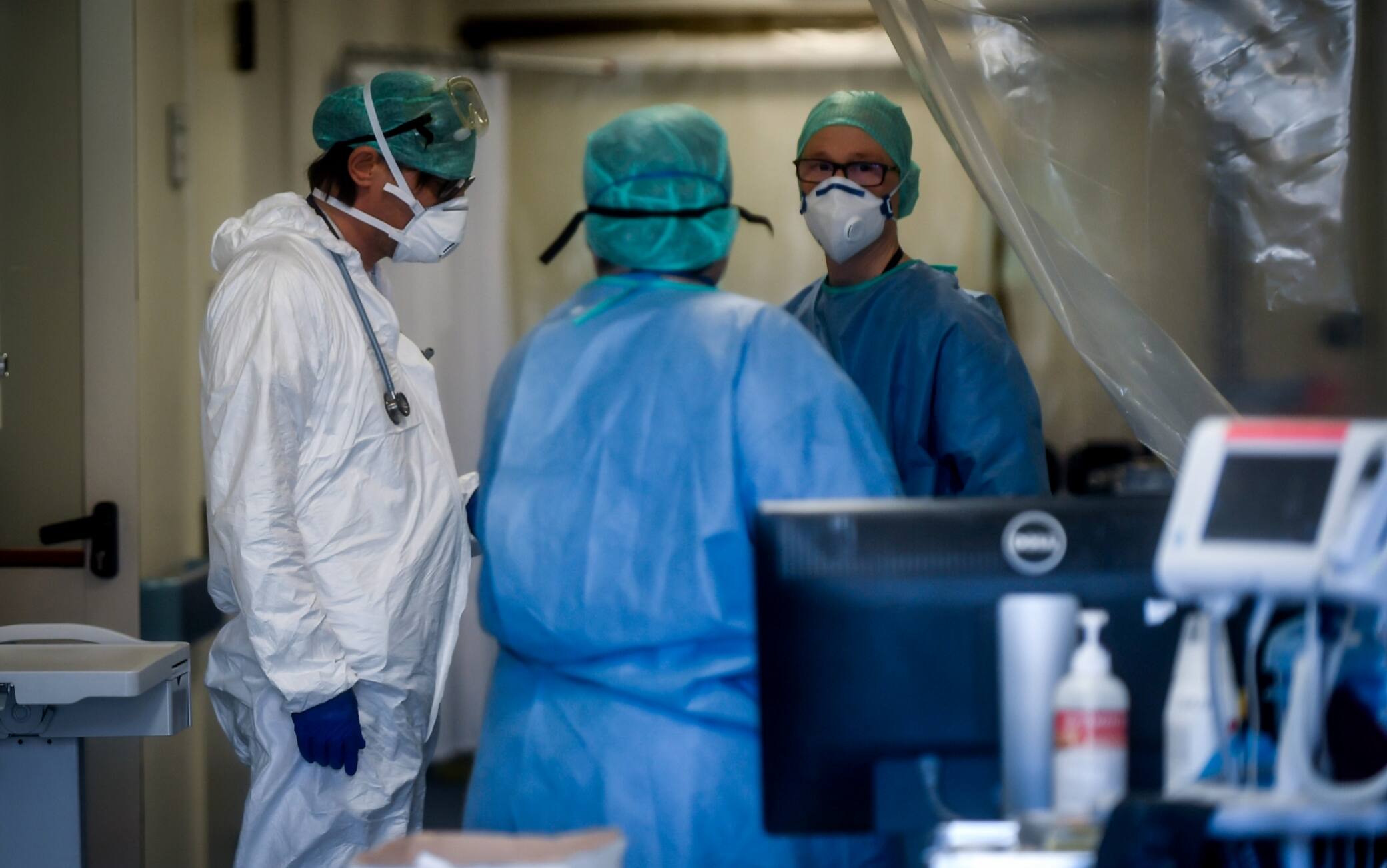 Foto Claudio Furlan - LaPresse 
19 Marzo 2020 Brescia (Italia) 
NewsCoronavirus, dentro il reparto di terapia intensivaNella foto: il reparto di Terapia Intensiva dell’Ospedale Poliambulanza di Brescia

Photo Claudio Furlan/Lapresse
19 March 2020 Brescia (Italy)
Intensive care unit of the Poliambulanza hospital in Brescia