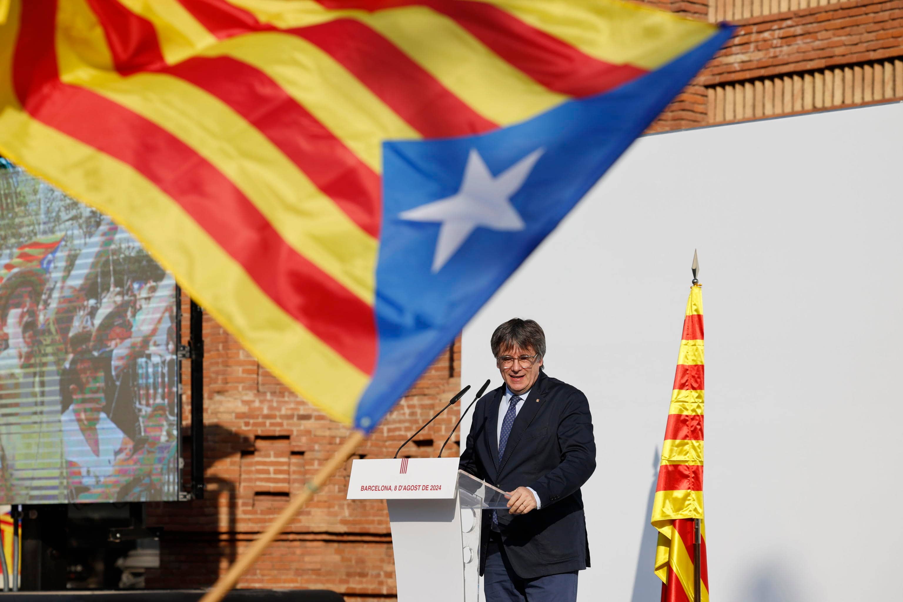 epa11535524 Former Catalan president Carles Puigdemont addresses supporters in Barcelona, Spain, 08 August 2024. Catalonia's former president Carles Puigdemont returned to Spain after seven years of self-imposed exile abroad, despite a pending arrest warrant. The Mossos d'Esquadra was deployed early morning on 08 August to secure access to the Parliament for the investiture of Salvador Illa. The plenary session of the Parliament will host the investiture debate of the Socialist leader Salvador Illa as the new president of the Generalitat, the government of Catalonia.  EPA/ALBERTO ESTEVEZ