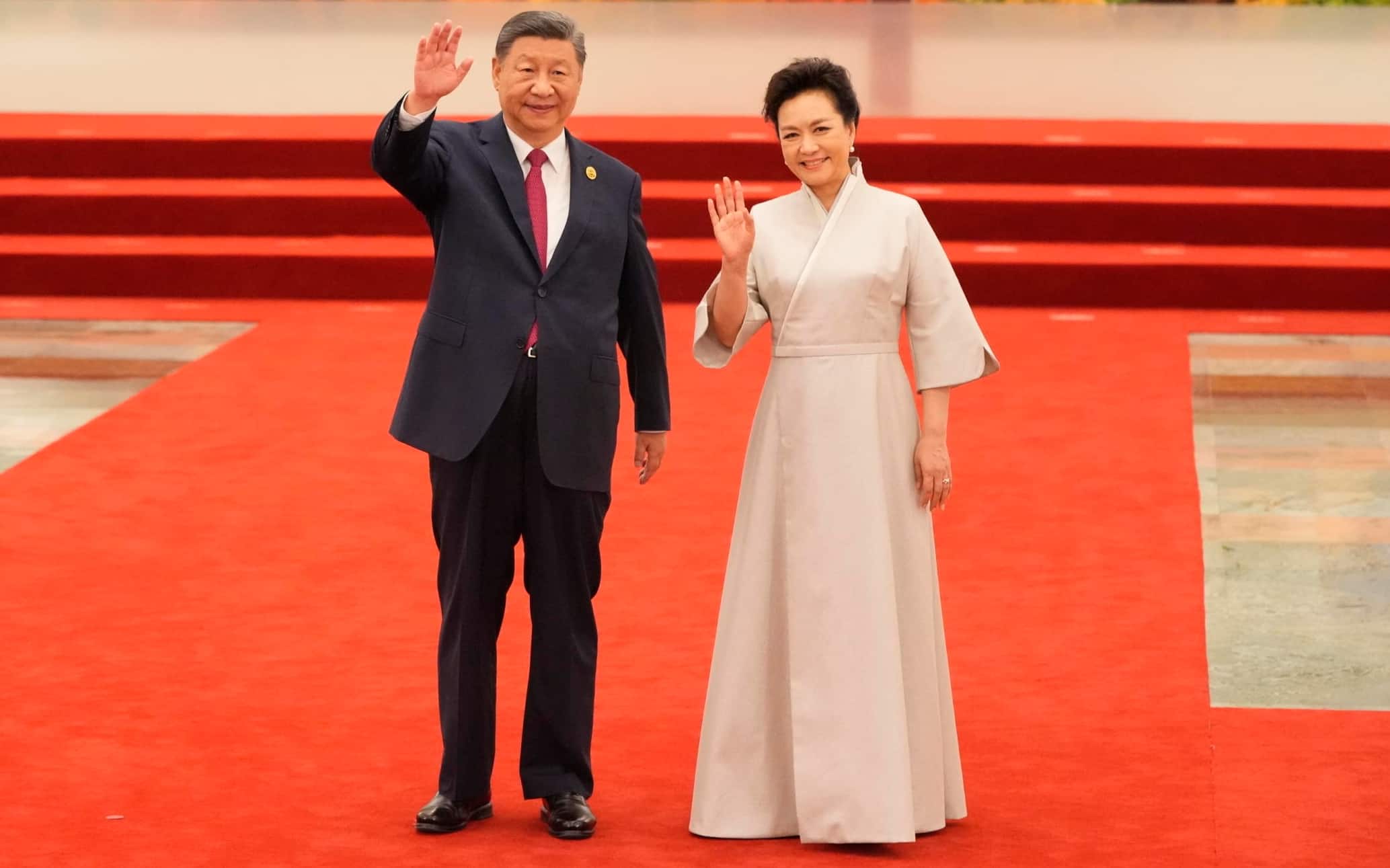 Da sinistra, Xi Jinping e Peng Liyuan