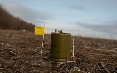 DONETSK OBLAST, UKRAINE - JANUARY 28: An anti-personnel mine and a yellow flag sit on the ground during conducting of the territory mining exercise on January 28, 2023 in Donetsk Oblast, Ukraine. Russian occupation forces, continuing to focus their efforts on establishing control over the entire Donetsk Oblast, have increased their military personnel and intensified shelling along the entire front line in the east of the country. (Photo by Viktor Fridshon/Global Images Ukraine via Getty Images)