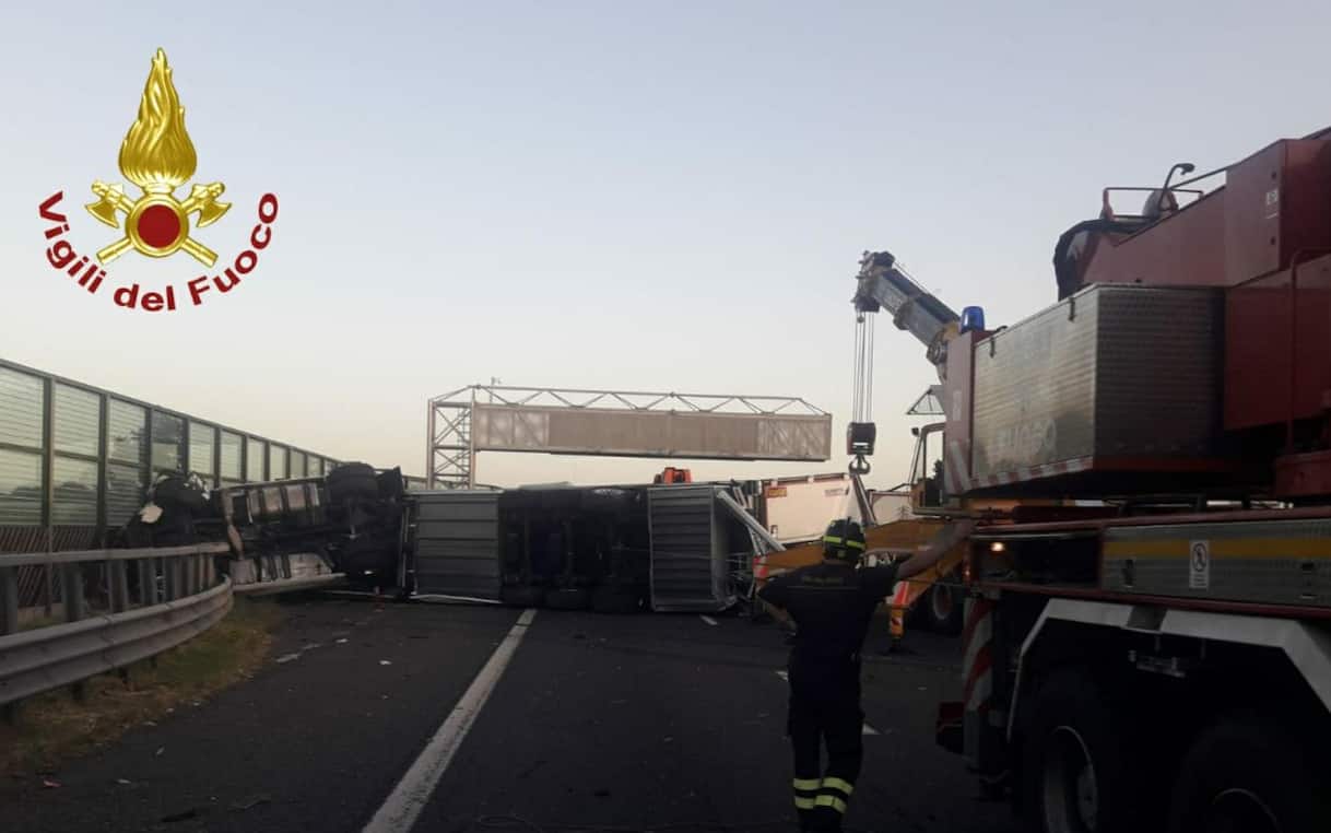 Incidente in A1 oggi, un bambino tra i feriti: traffico in tilt e ...