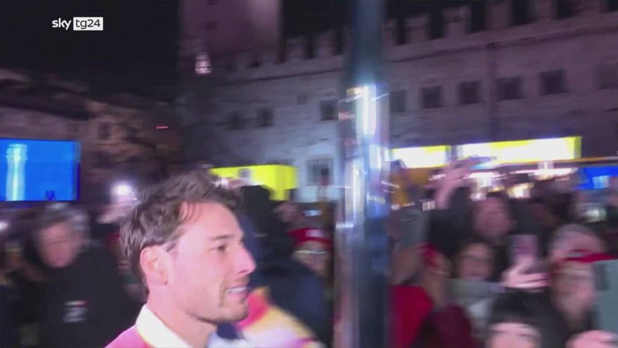 Fiamma olimpica Milano Cortina 2026 fa tappa a Trento | Video Sky TG24