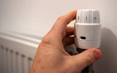 A temperature dial on a radiator at a home in London, Britain, 10 January 2022. ANSA/ANDY RAIN