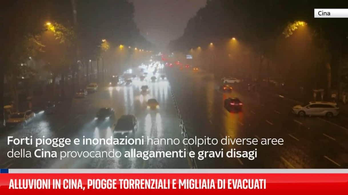 Alluvioni in Cina, piogge torrenziali e migliaia di evacuati