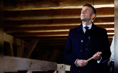 epa11747339 French President Emmanuel Macron during a visit of Notre-Dame de Paris cathedral in Paris, France, 29 November 2024. French President Macron is visiting the cathedral's construction site on 29 November, to thank the donors and people who worked to rebuild the monument after it was severely damaged in a fire that broke out on 15 April 2019. The Paris Cathedral will be officially inaugurated after nearly six years of renovation work on 07 December 2024.  EPA/SARAH MEYSSONNIER / POOL MAXPPP OUT