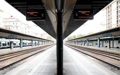 Milano , Sciopero Nazionale dei macchinisti e capitreno indetto di Trenord con autobus sostitutivi per l' aeroporto di Malpensa o, nella foto la Stazione di Cadorna (Milano - 2022-09-09, DUILIO PIAGGESI) p.s. la foto e' utilizzabile nel rispetto del contesto in cui e' stata scattata, e senza intento diffamatorio del decoro delle persone rappresentate