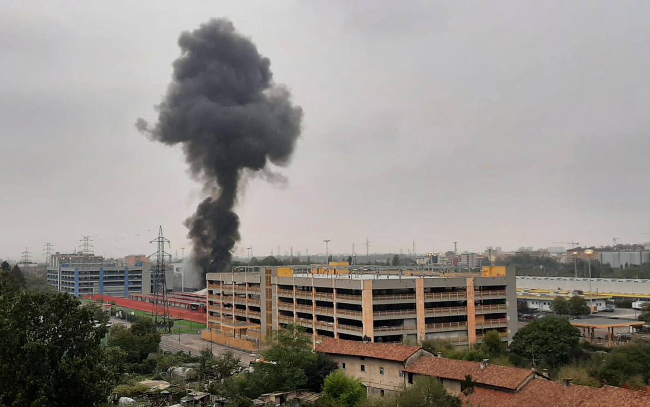 L'aereo caduto a San Donato Milanese