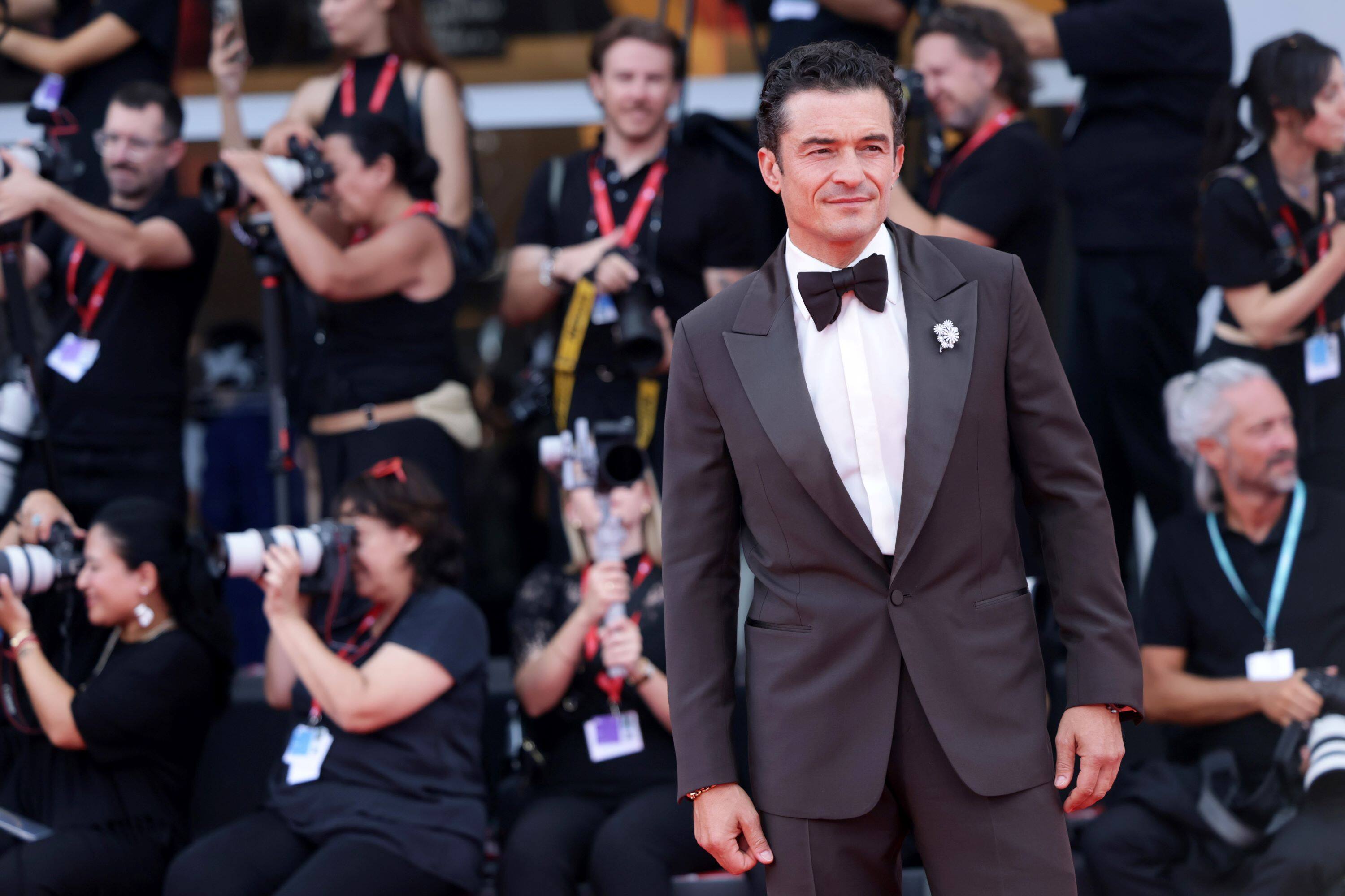 Orlando Bloom sul red carpet di Venezia 83 per BUCKING FASTARD di Werner Herzog