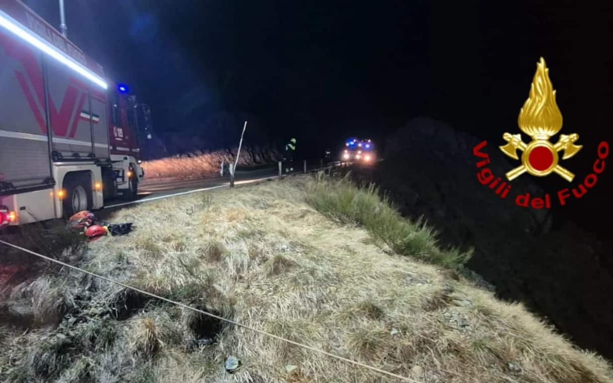 Genova, auto in un burrone: morto ragazzo sul passo del Faiallo | Sky TG24