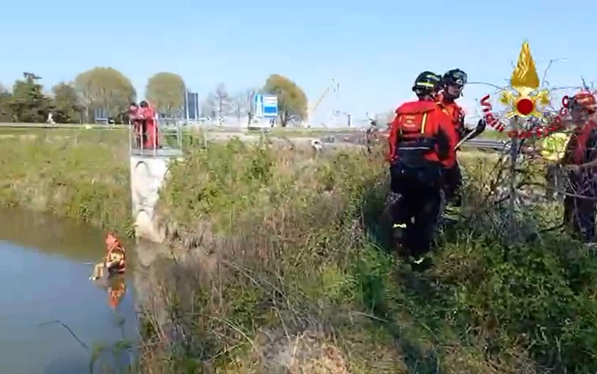 Donna e bimbo trovati morti in un laghetto a Rovigo, Procura indaga per omicidio