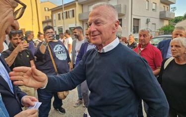 Con metà delle sezioni scrutinate si consolida il vantaggio del candidato sindaco di Assisi per centrosinistra e civici Valter Stoppini. Il portale Eligendo riporta che con i risultati di 16 dei 32 seggi ottiene il 55,33 per cento dei voti. Si ferma per ora al 44 e 67 per cento Eolo Cicogna, candidato del centrodestra.
ANSA/RICCARDO GASPERINI