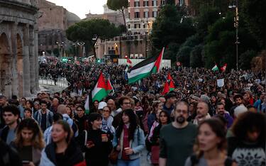 People take part in a pro-Palestine demonstration in support for Gaza and the Palestinian people, in Rome, Italy, 8 October 2025. ANSA/GIUSEPPE LAMI