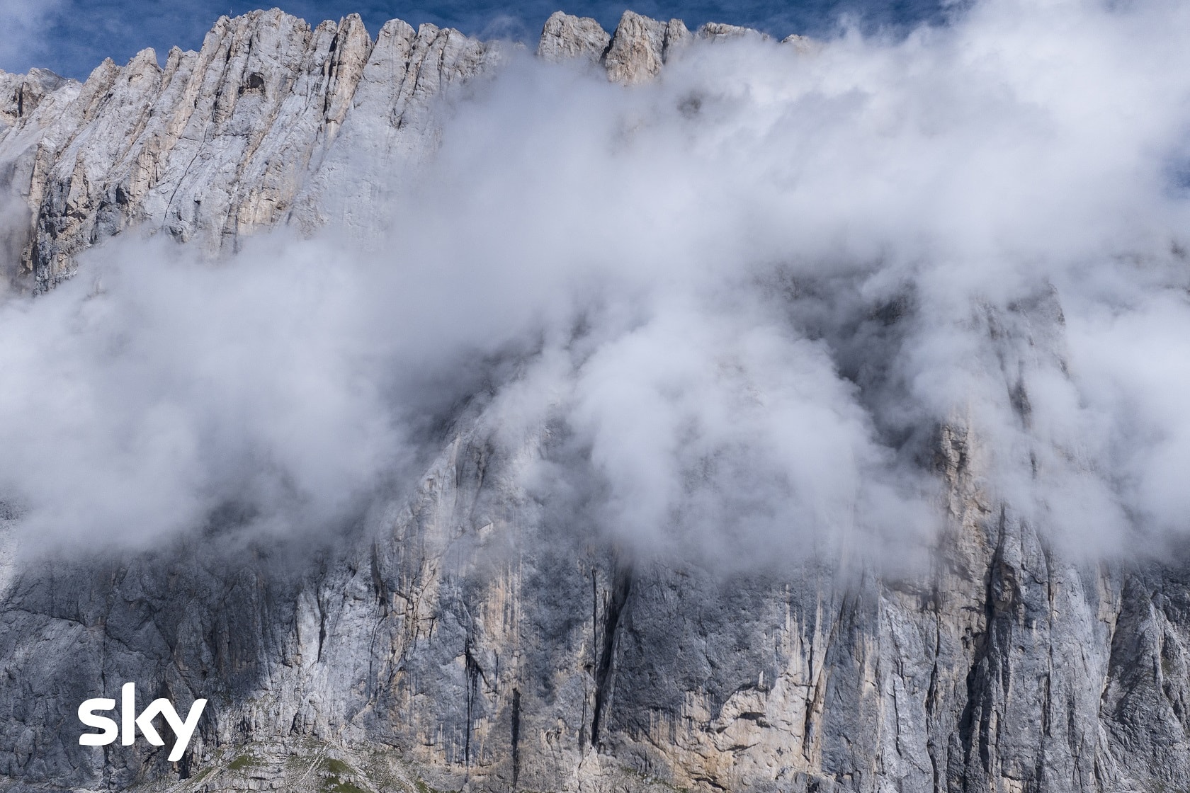 MARMOLADA. MADRE ROCCIA è una produzione Sky realizzata da Coldfocus. Il documentario Sky Original sarà in autunno in esclusiva su Sky e in streaming solo su NOW