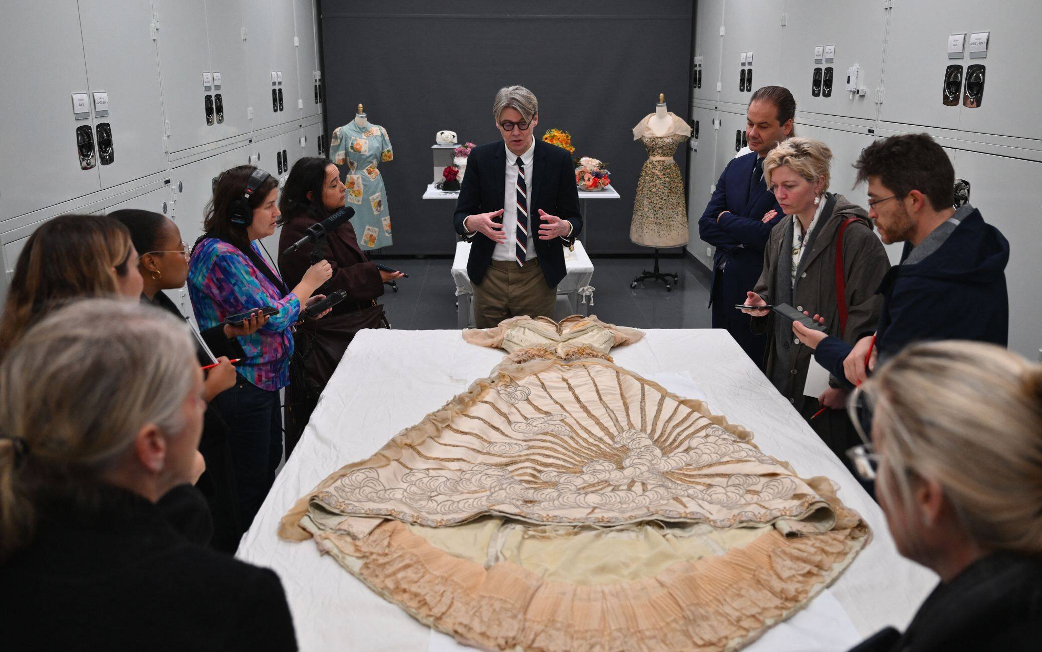 Presentazione abito in mostra nel 2024