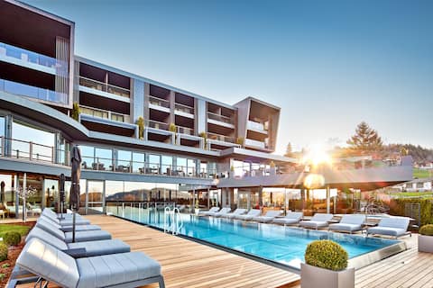 Die Fotos dürfen ausschließlich für PR- und Marketingmaßnahmen des Hotels Chalet Mirabell, Hafling, Südtirol, Italien verwendet werden. Jegliche Nutzung Dritter (durch Verkauf oder Weitergabe) ist mit dem Bildautor, Michael Huber | www.huber-fotografie.at, gesondert zu vereinbaren.Copyright aller Aufnahmen:Michael Huber5730 Mittersill. Hallenbadstraße 4www.huber-fotografie.at+43 664 / 250 86 32