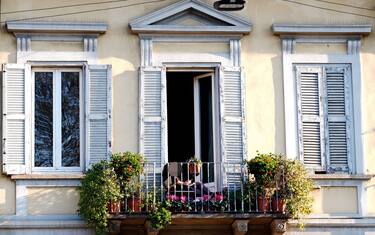 finestre e un balcone