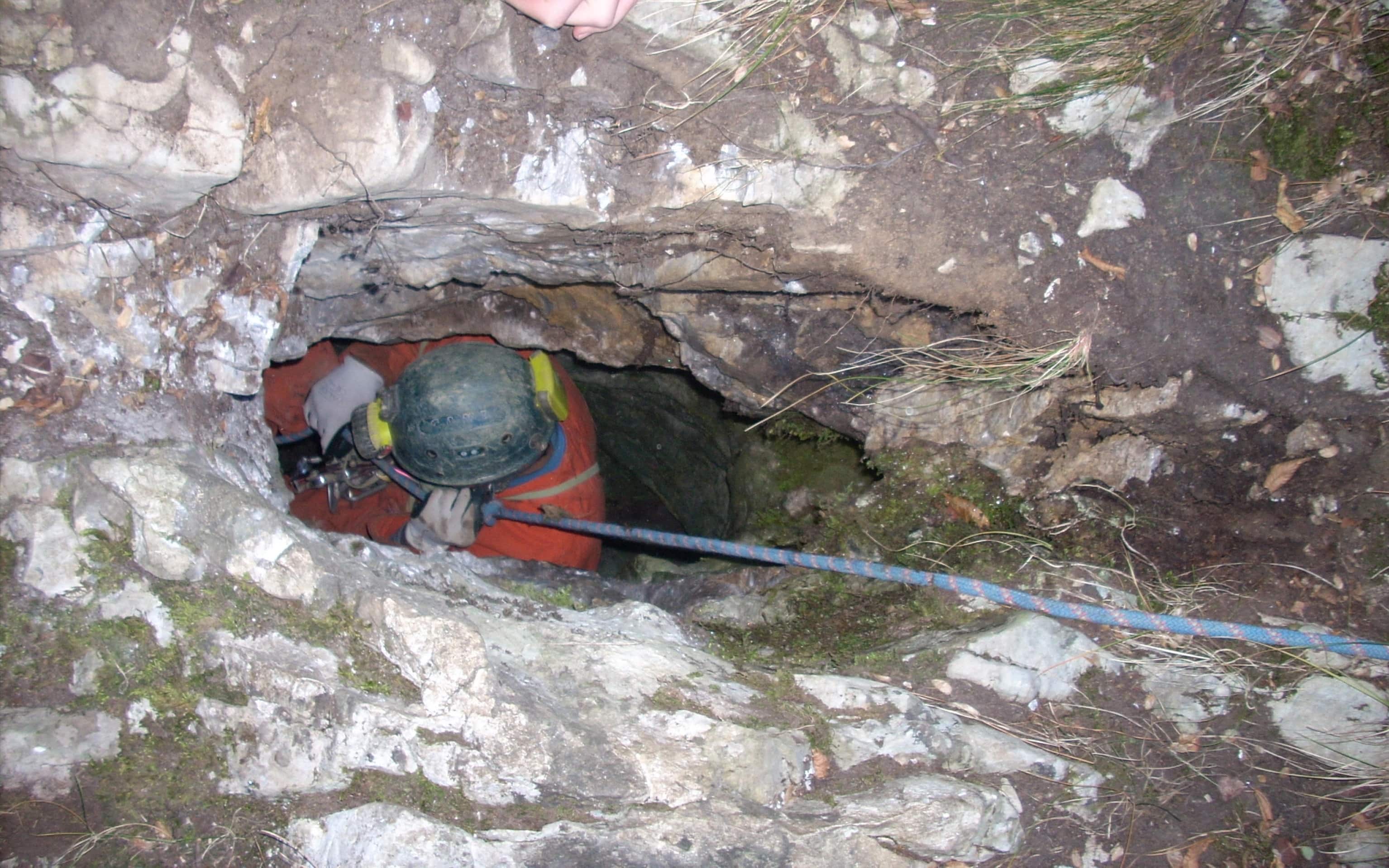         unico posto dove trovo una foto della grotta di Garessio (Cuneo) dove è bloccato uno speleologo /catastogrotte-piemonte.net/
