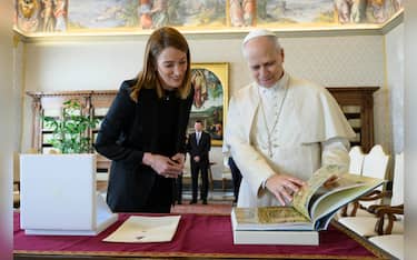 A handout picture provided by the Vatican Media shows Pope Leo XIV (R) during an audience with President of the European Parliament Roberta Metsola (L) in Vatican City, 29 January 2026.  ANSA/VATICAN MEDIA +++ ANSA PROVIDES ACCESS TO THIS HANDOUT PHOTO TO BE USED SOLELY TO ILLUSTRATE NEWS REPORTING OR COMMENTARY ON THE FACTS OR EVENTS DEPICTED IN THIS IMAGE; NO ARCHIVING; NO LICENSING +++ NPK