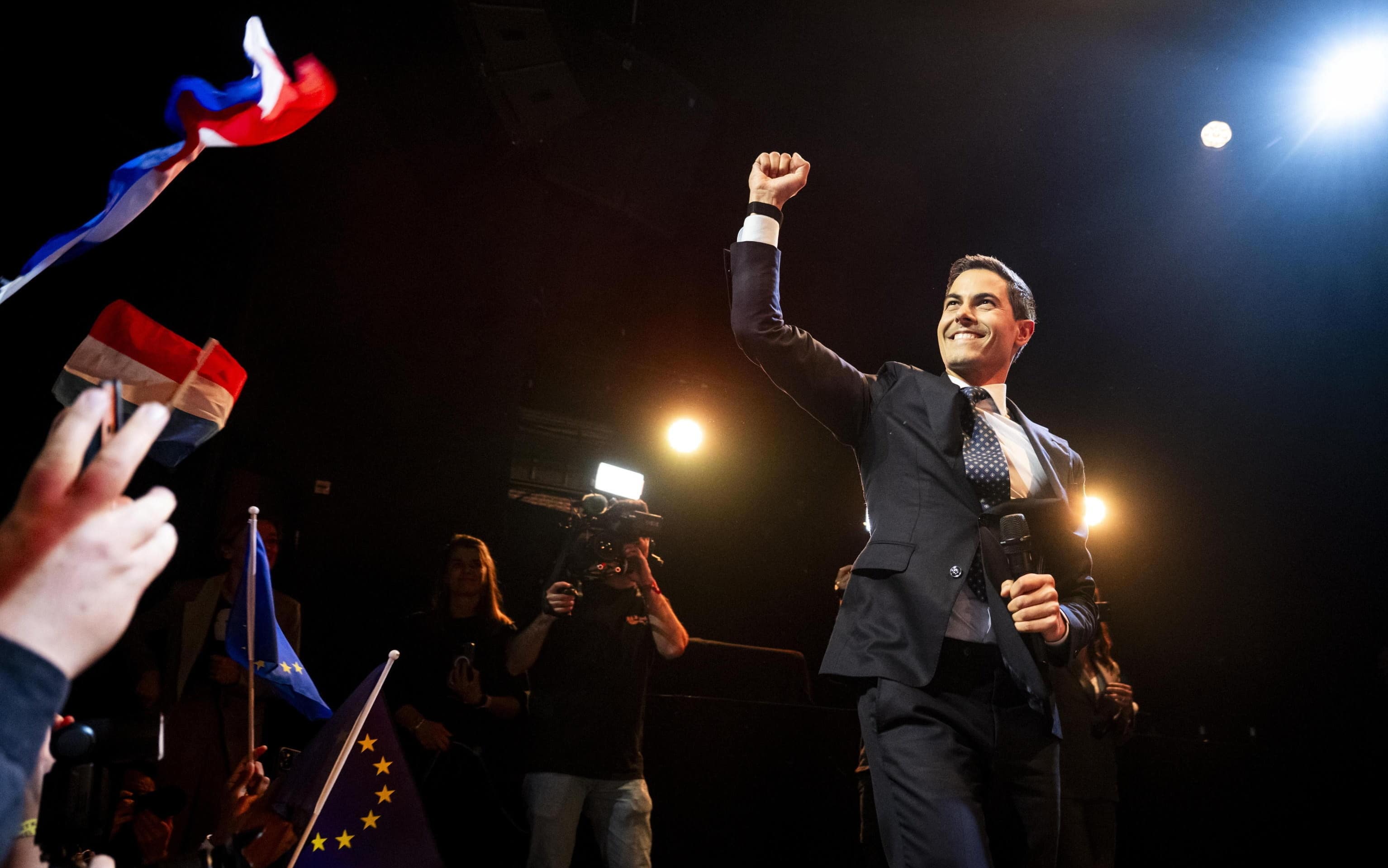 epa12491881 Democrats 66 (D66) party leader Rob Jetten (R) reacts to the first results in the Dutch general election, in Leiden, The Netherlands, 29 October 2025. The Netherlands held an early general election on 29 October, to elect a new House of Representatives.  EPA/ROBIN UTRECHT