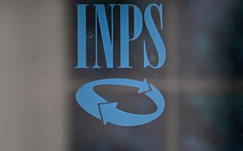 Veduta esterna della sede Inps in piazza della Vittoria a Genova, in una foto d'archivio del primo marzo 2023. ANSA/LUCA ZENNARO

(pensioni, previdenza, generiche, simbolica)