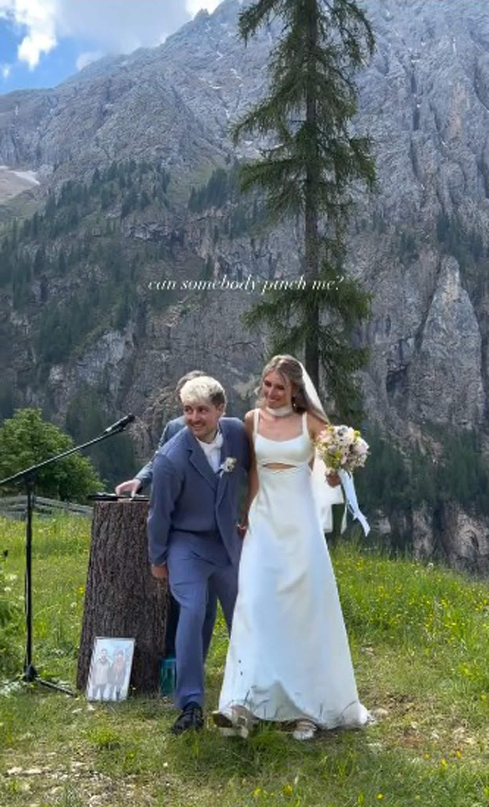 E' morta in una clinica in Baviera, dove era stata trasferita in condizioni critiche, Laura Viktoria Härtig, turista tedesca di 30 anni, che poco meno di tre                  settimane fa, nei pressi di passo Sella, con la sua bicicletta   da corsa si era scontrata con la moto, sulla quale viaggiava  l'ex discesista azzurro Peter Runggaldier. Le sue condizioni erano da subito apparse gravi. +++ NPK +++ +++ ATTENZIONE LA FOTO NON PUO' ESSERE                  PUBBLICATA O RIPRODOTTA SENZA L'AUTORIZZAZIONE DELLA FONTE                  DI ORIGINE CUI SI RINVIA+++ NPK +++